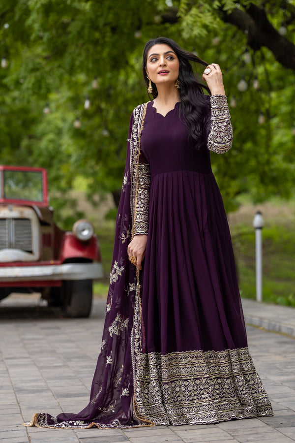 Traditional Gown with Scalloped Neckline & Embellished Sleeves – Perfect for Functions